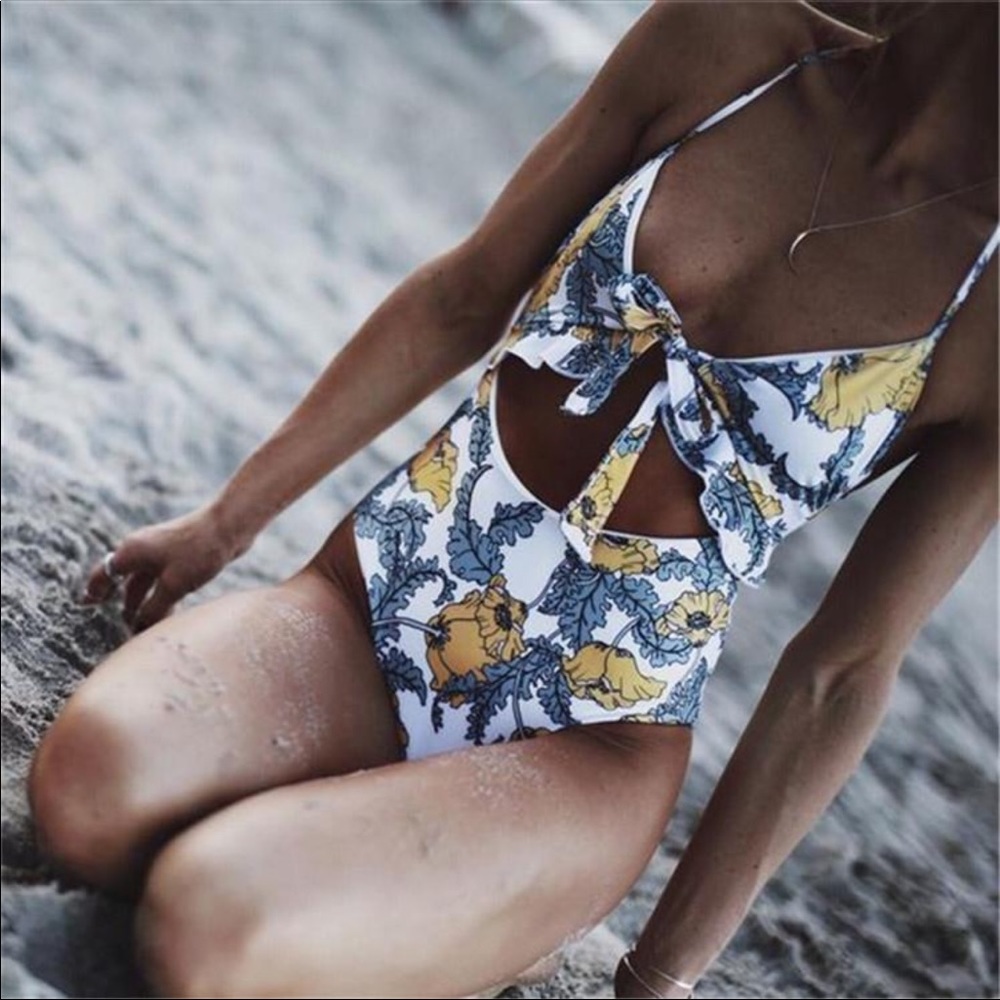 Cut-Out 1 Piece Bathing Suit